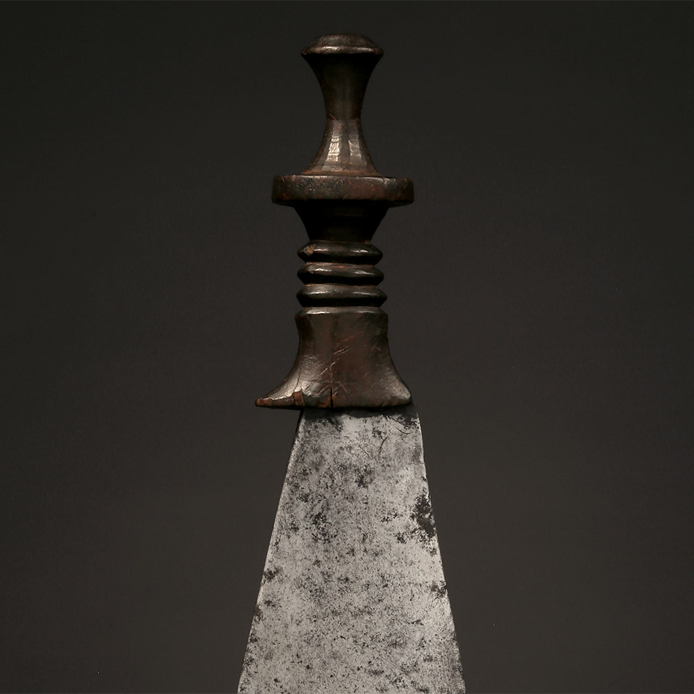 Diminutive Asymmetrical Discoid Knife Poko Lele / Dzing / Mbuun / Yanzi, D.R. Congo