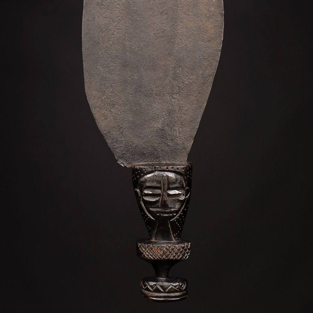 Mbuun Dzing Prestige Blade with Figurative Handle, DR Congo